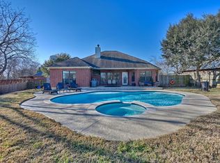 2922 Twisted Oak Dr, Brenham, TX 77833