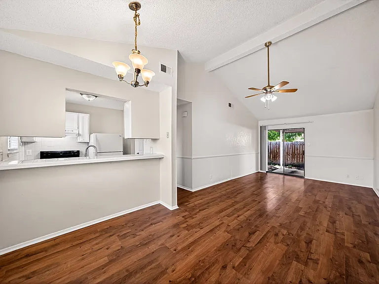 208 Bexar Dr — Photo 19