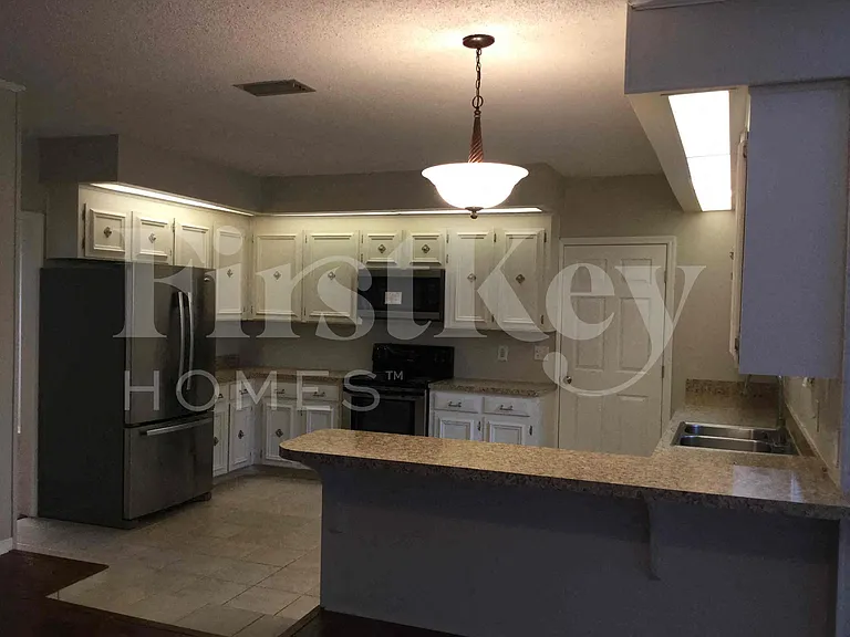 4514 Glen Eden — Photo 8