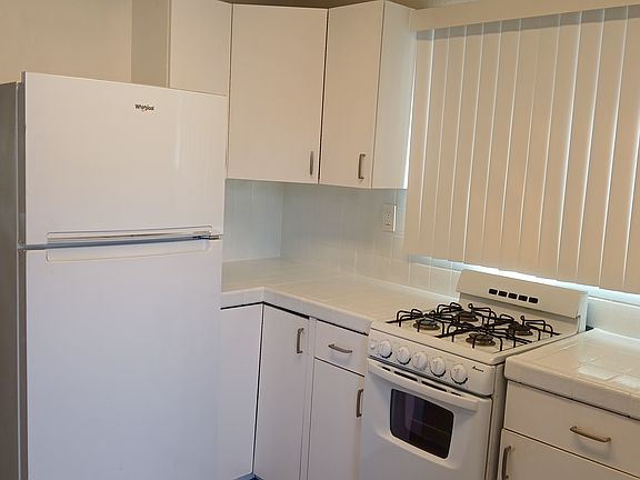 3rd image of 2081 Bacon St