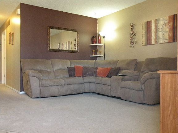 5th image of 1023 W Maywood St