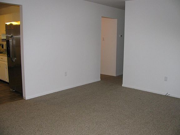 4th image of 540 Riviera Rd