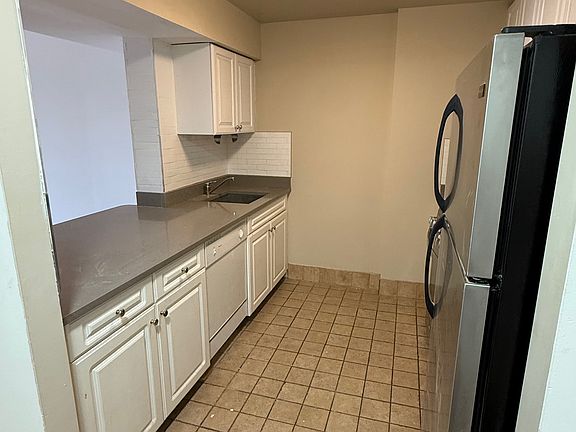 3rd image of 10124 Queens Blvd APT 6C