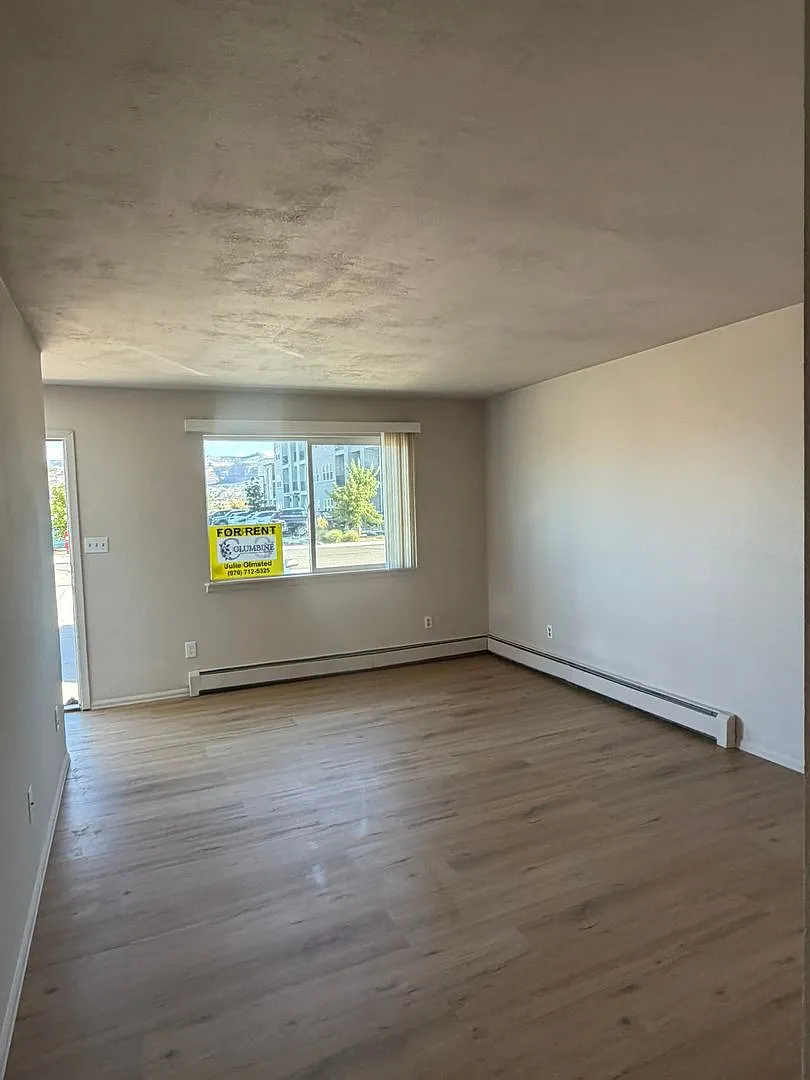 561 W Pabor Way — Photo 2