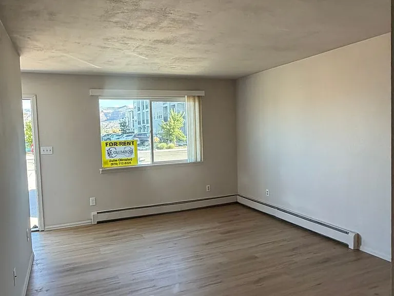 561 W Pabor Way — Photo 2