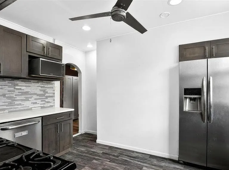 102 W 43rd St #2 — Photo 3