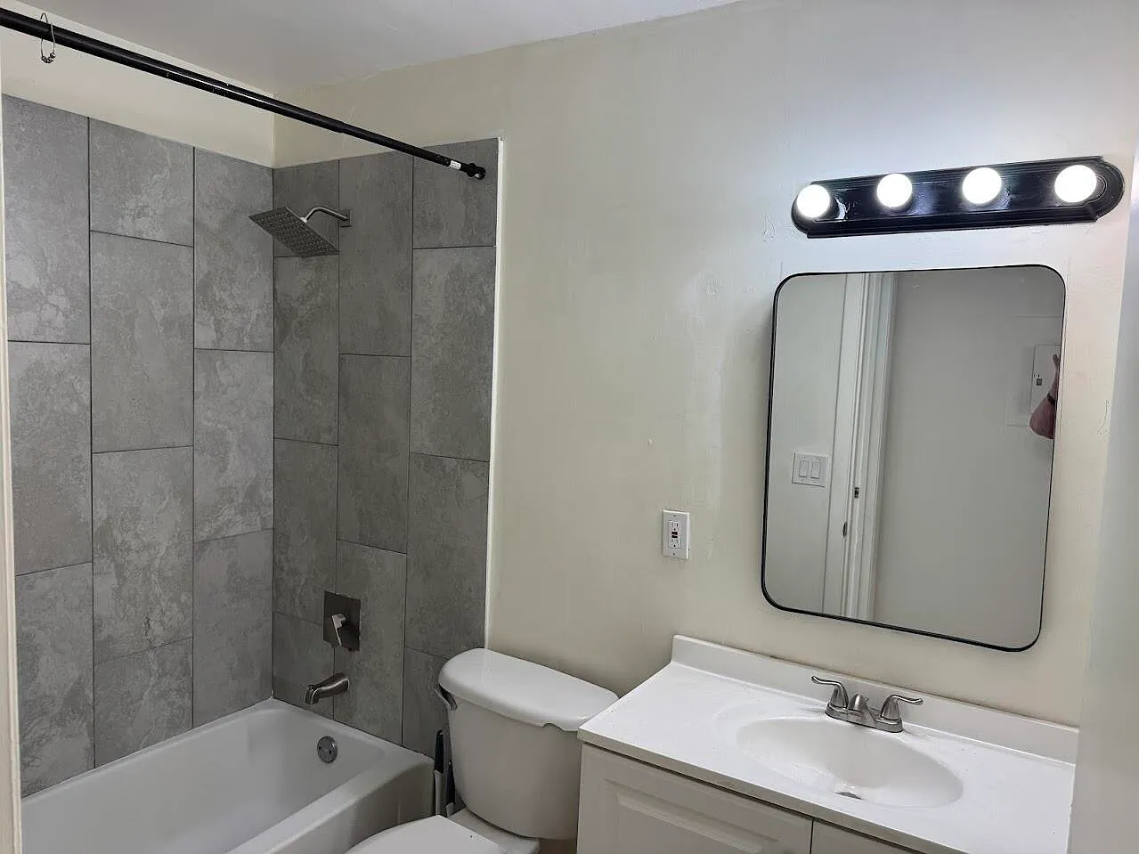 1 bed, 1.0 bath, 785 sqft, $1,550 — Photo 3