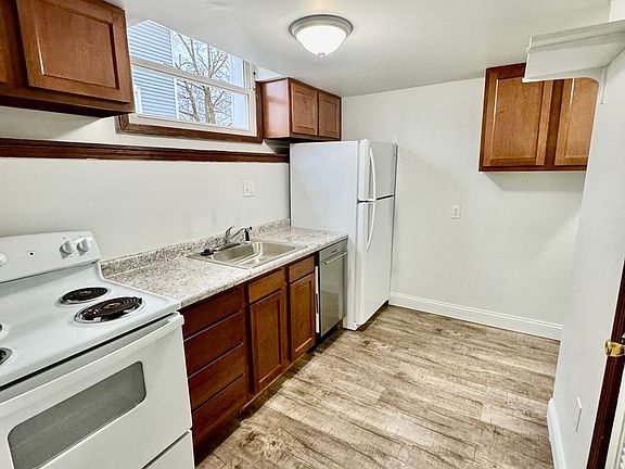 2nd image of 604 Pearl St APT 5