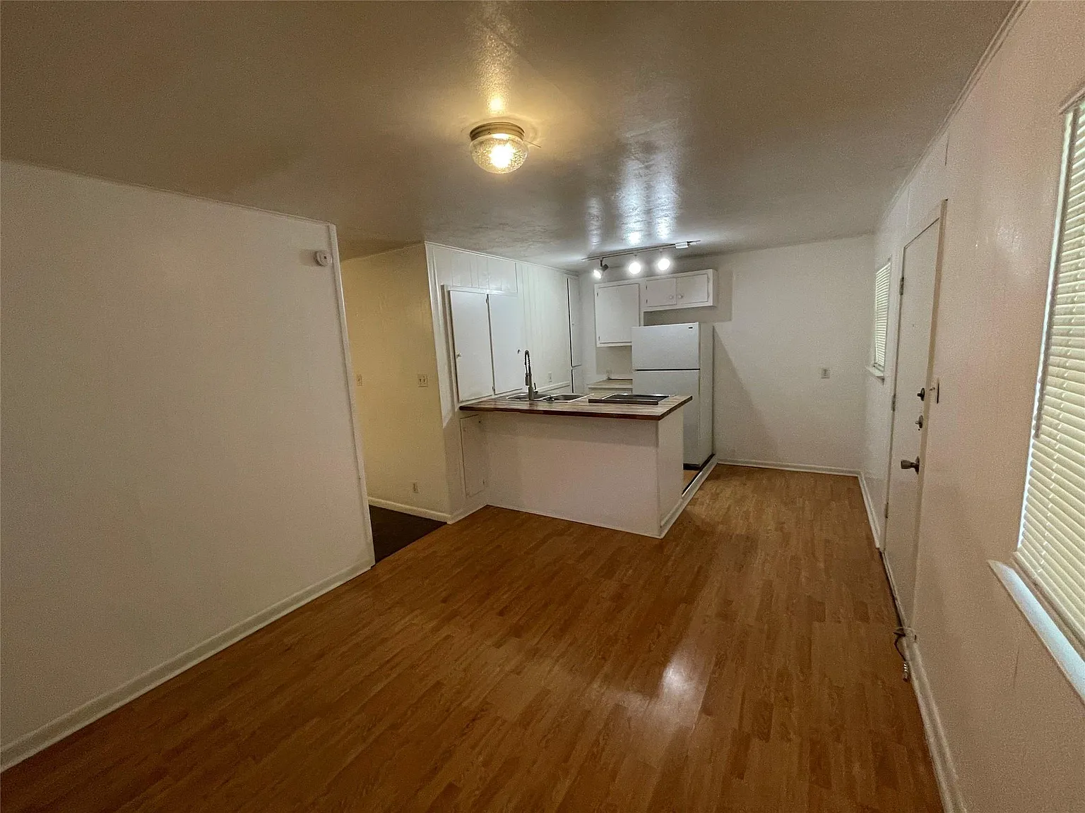 1 bed, 1.0 bath, 420 sqft, $800 — Photo 4
