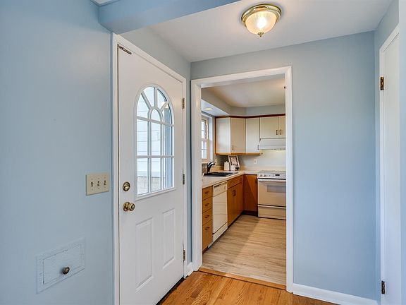 3rd image of 8105 Lancewood Ct