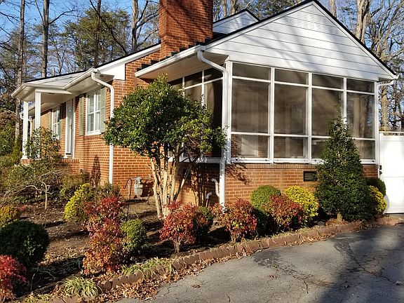 3rd image of 301 Meadowood St