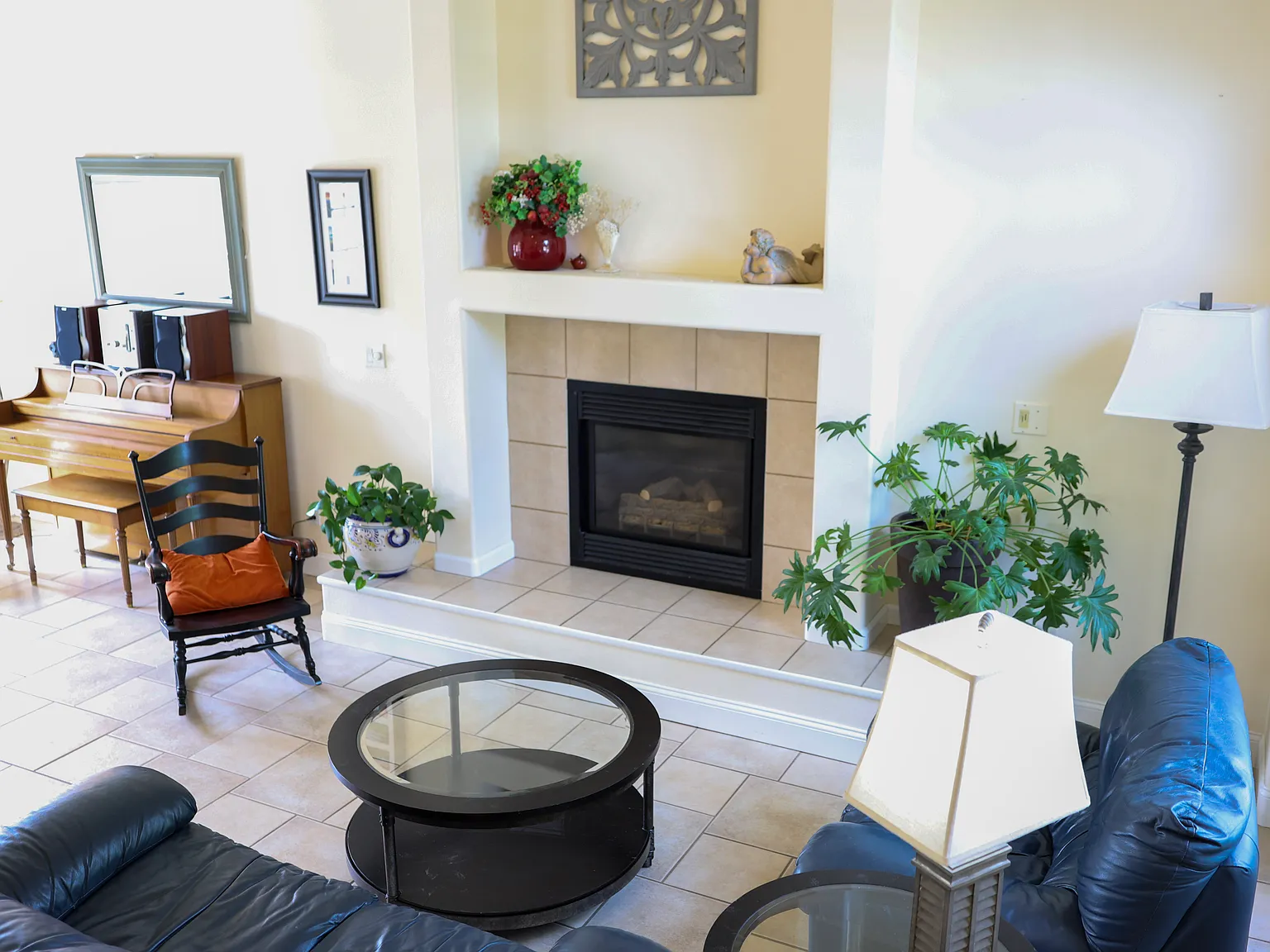 4 bed, 2300 sqft, $2,950 — Photo 4