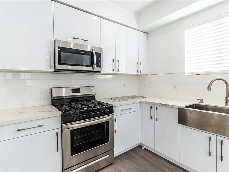 1820 Thurman Ave #1818-1/2 — Photo 11