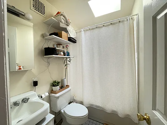 Rented by Realty Collective | media 6