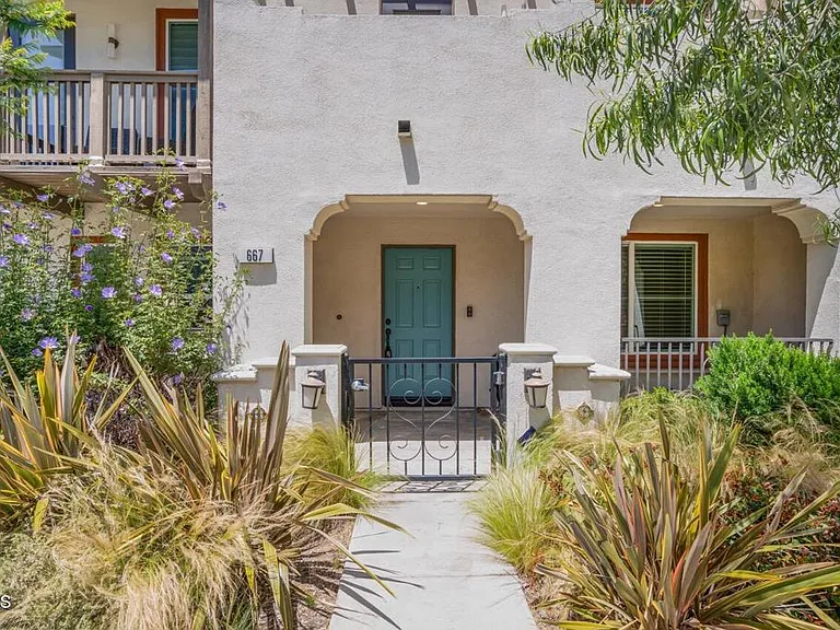 667 Pedro St — Photo 2