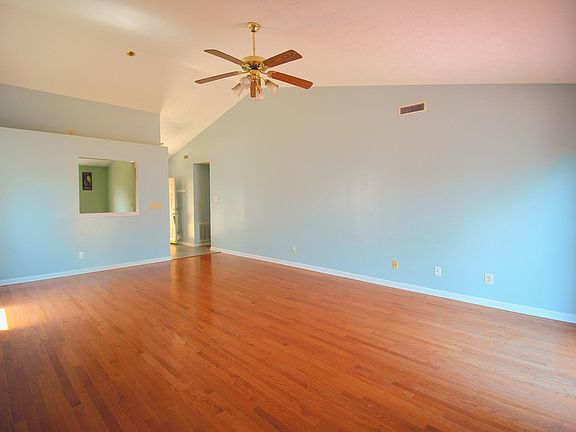 4th image of 8413 Dahlgren Ln
