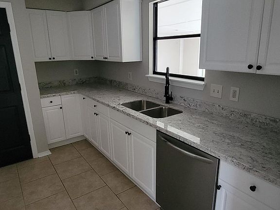 Beautiful Kitchen Newly Renovated