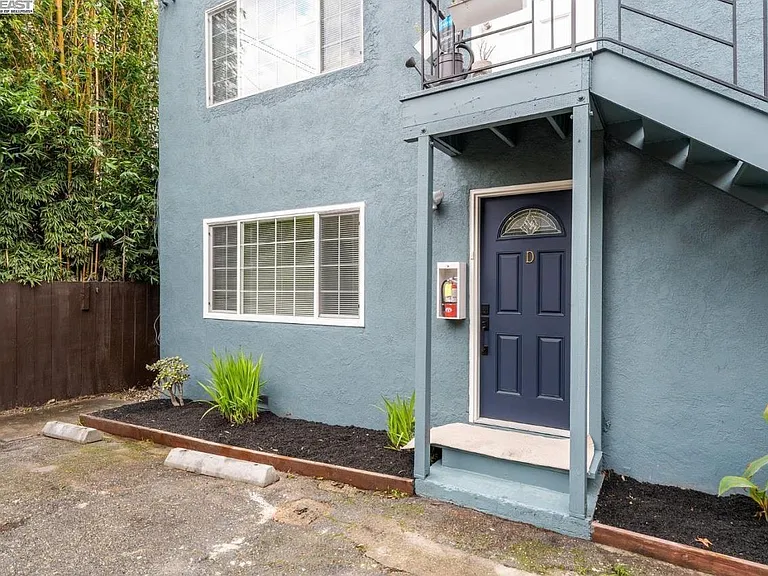 3028 Colby St #D — Photo 4