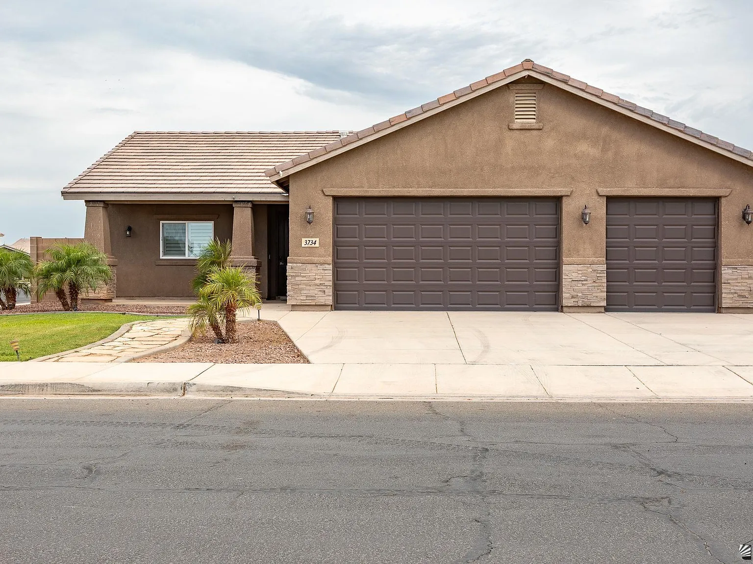 3 bed, 2.0 bath, 1551 sqft, $2,300 — Photo 2