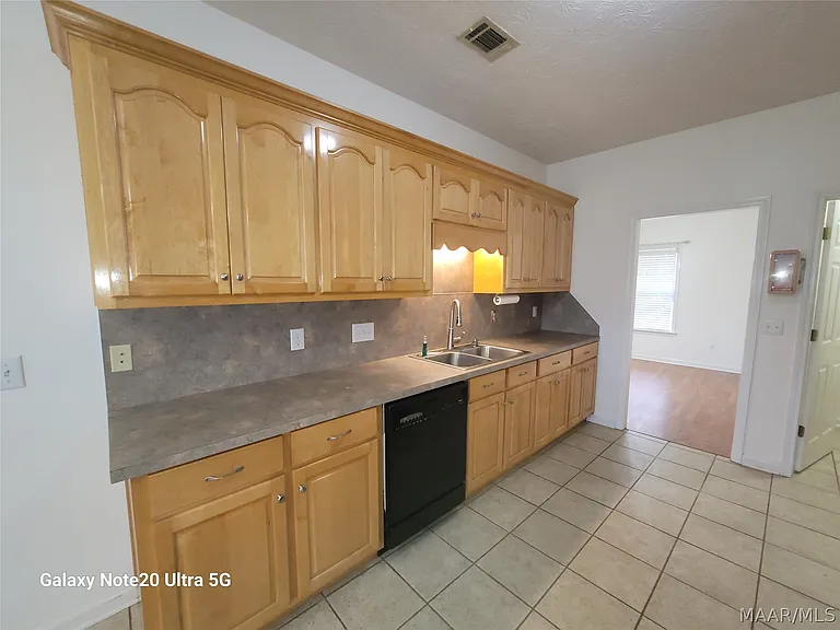 77 Groves Ln — Photo 12