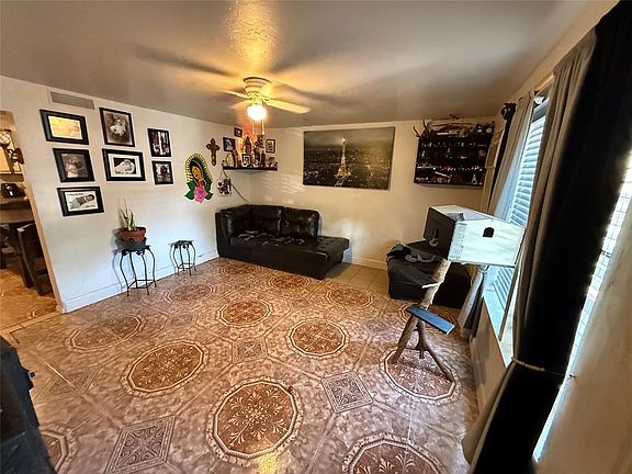 4th image of 2521 SW 28th St