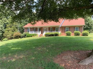 559 Woodhaven Rd, North Wilkesboro, NC 28659