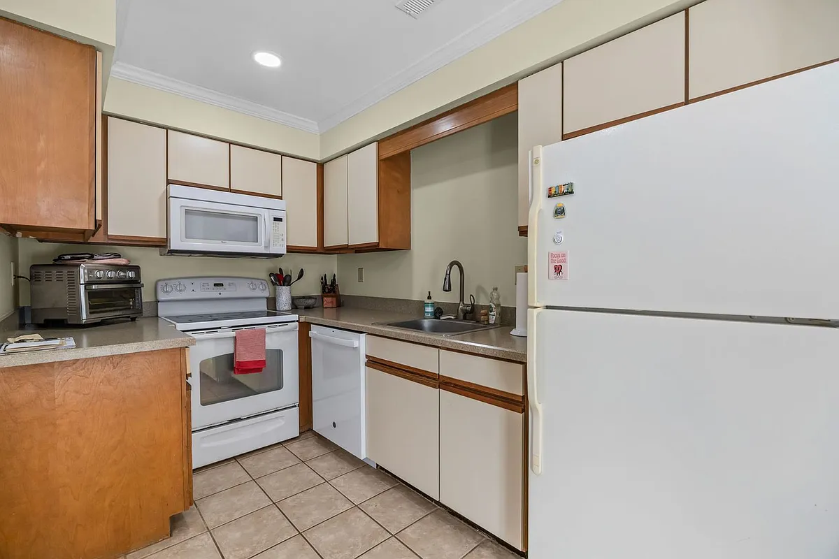Building Photo - 1671 Ocean Bay Dr
