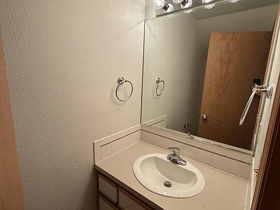 5th image of 762 SW 206th Pl