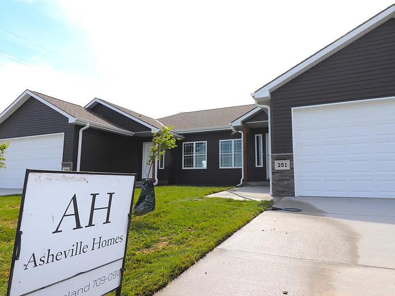 249-251 Capstone Dr — Photo 2