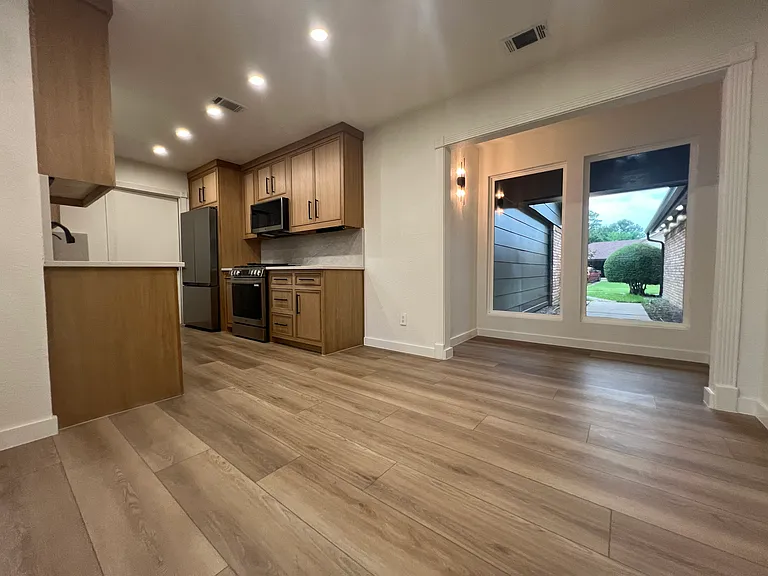 601 N Riverside Dr — Photo 8