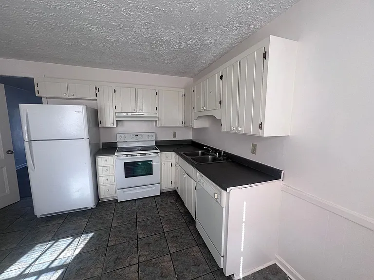 Evergreen Townhomes — Photo 16