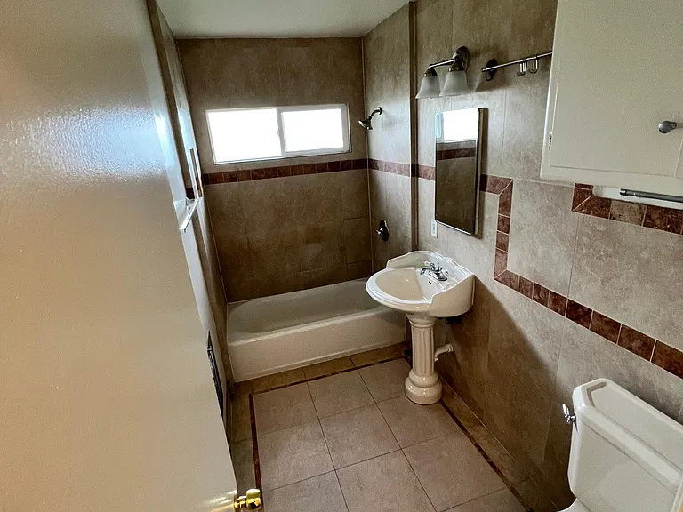 14722 Magnolia Blvd #4 — Photo 7
