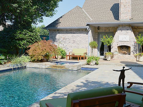 3rd image of 2710 Dorchester Dr