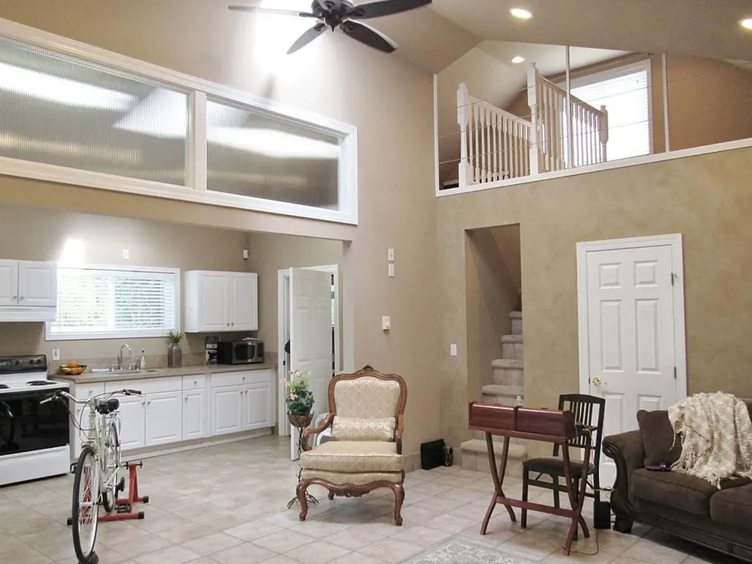 1424 Tacoma Point Dr E — Photo 2