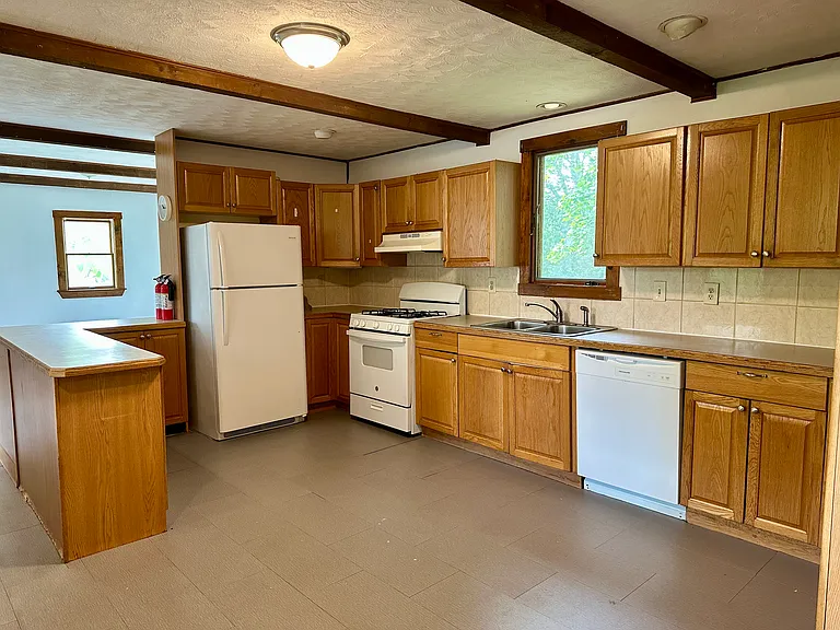 26 Pleasant St #2 — Photo 12