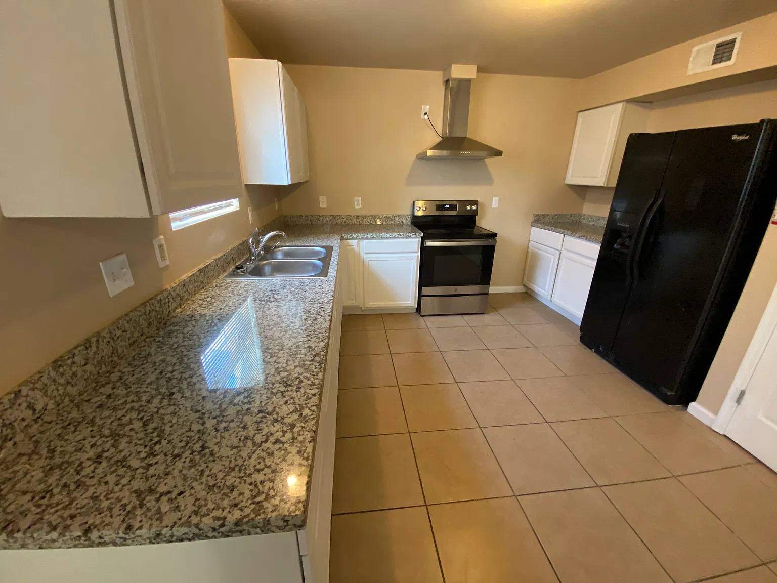 3 bed, 2.5 bath, 2000 sqft, $1,625 — Photo 2