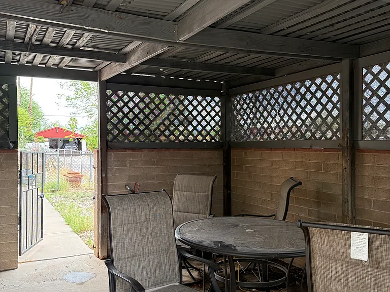 531 E Blacklidge Dr — Photo 12