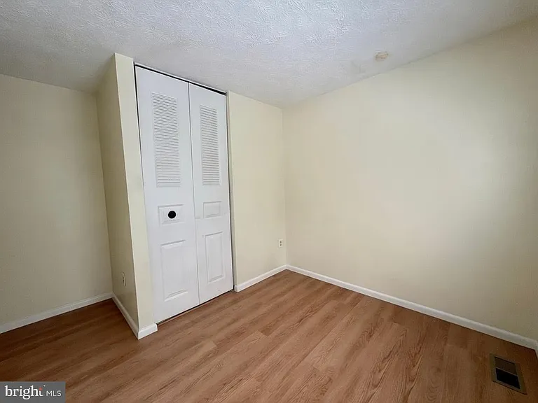 8112 Parkdale Ct — Photo 12