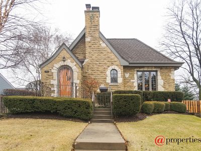 885 S 6th Ave, Des Plaines, IL, 60016