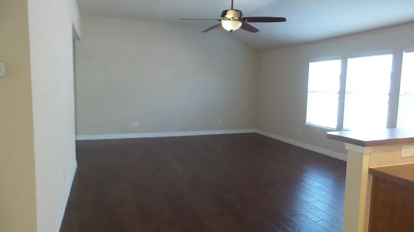 4 bed, 1872 sqft, $2,475 — Photo 3
