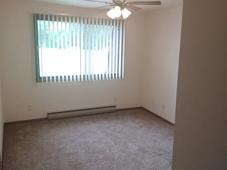 1025 Willow Ave — Photo 8