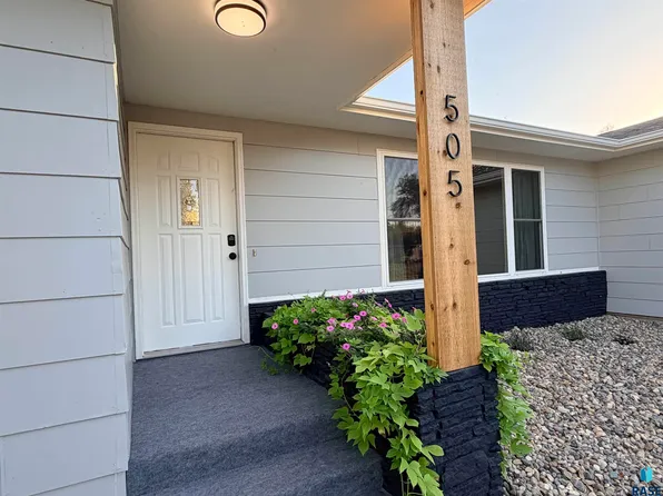 505 E 5th St, Colton, SD 57018