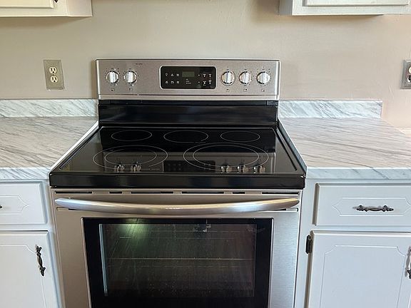 5th image of 3429 Eastview Dr