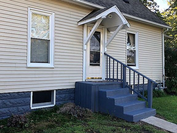 2nd image of 1901 Frey Ave