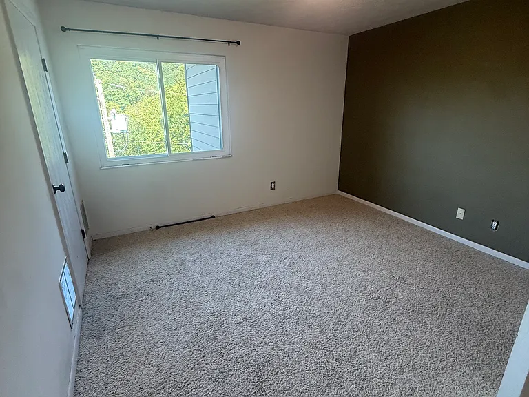10 Woodland Hills Dr #10 — Photo 4
