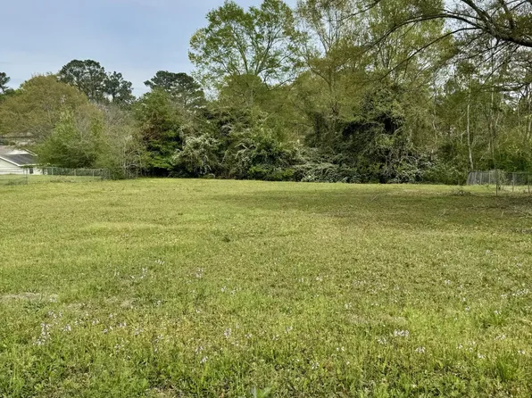 Carmen Ct, Wiggins, MS 39577