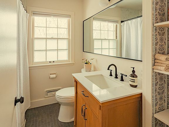 5th image of 8359 Gridley Ave