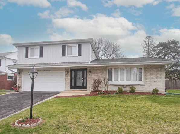 1834 E Boulder Dr, Mount Prospect, IL 60056