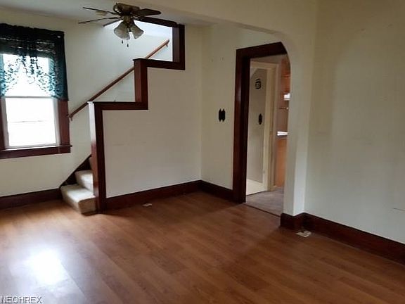 5th image of 1115 Elm St
