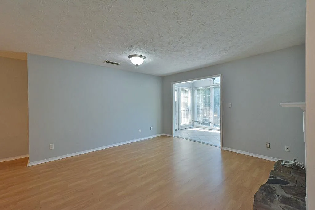 2 bed, 1.0 bath, 1089 sqft, $1,600 — Photo 4